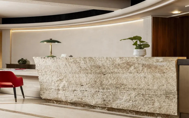 Adoro Hotel