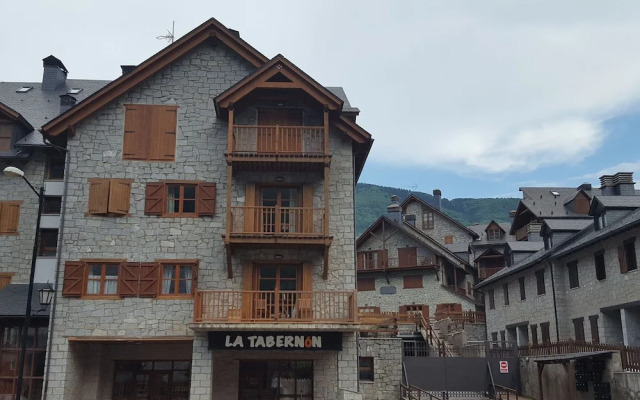 Classic Apartment in Anciles Pyrenees near Benasque Valley