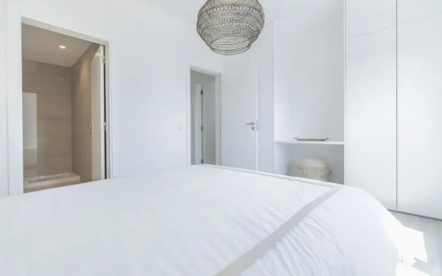 Luxurious Seaview Apartment in Estoril