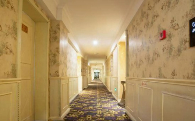 Baoli Xiangxun Theme Hotel