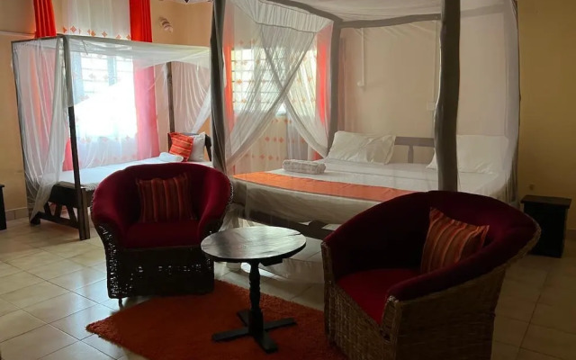 Luxurious 3-bedroom Holiday House With Pool Access in Diani Beach