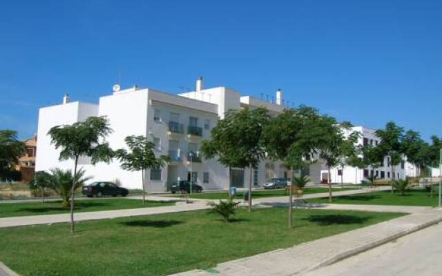 Отель Apartamentos Conil Alquila Испания, Кониль-де-ла-Фронтера - отзывы, цены и фото номеров - забронировать отель Apartamentos Conil Alquila онлайн вид на фасад