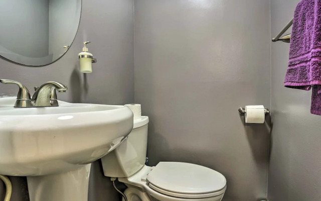Vibrant Teaneck Home ~ 12 Mi to Manhattan!