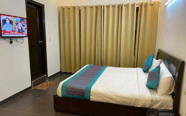 Hotel The Paramont Plaza IGI Airport