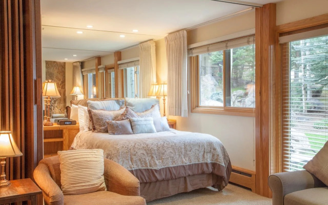 Laurelwood Condominiums