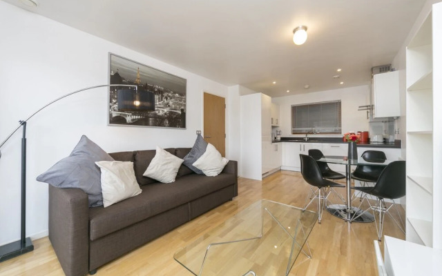 Modern Two Bedroom Two Bathroom Flat