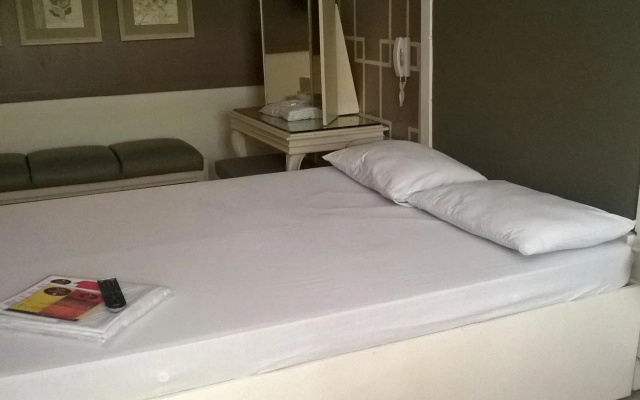 Goldstar Garden Inn