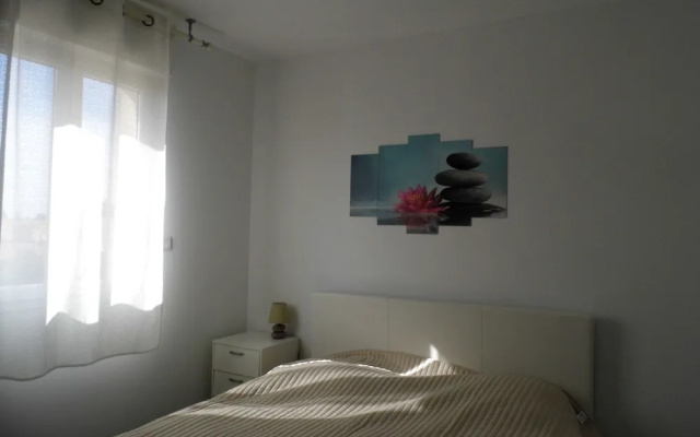 Apartment With 2 Bedrooms in Saint-cyr-sur-mer, With Pool Access, Furn