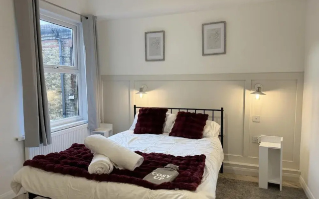 Stunning Flat Near Stratford Shopping Centre