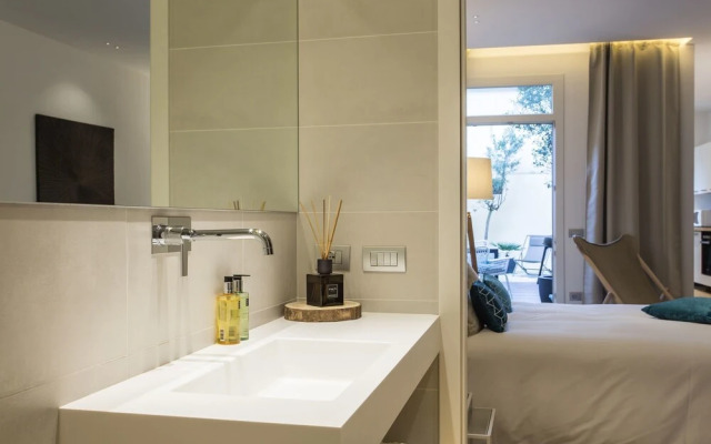 Erïk Langer Cesare Battisti Suites