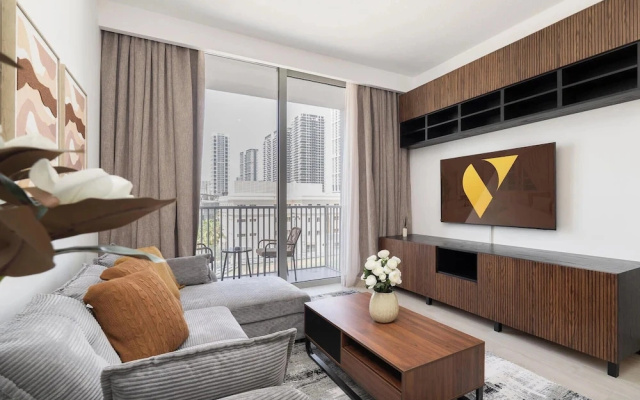 Vogue | Luma22 West JVC near Circle Mall