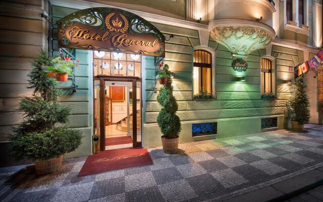 Hotel General вид на фасад