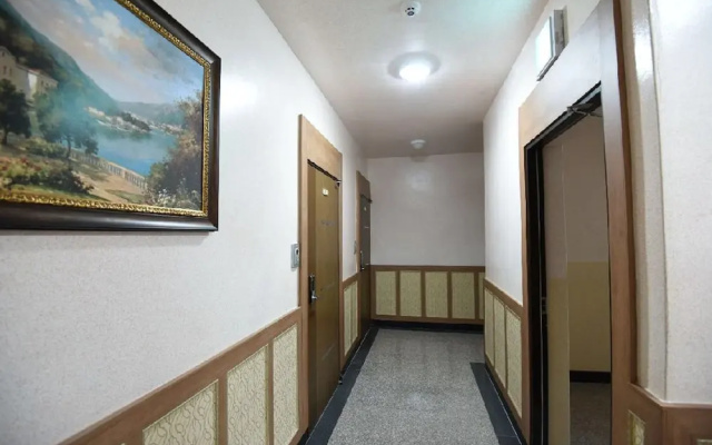 Daewoo Business Hotel