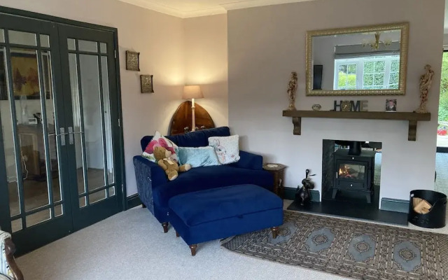 Stunning 2 Bed Bungalow in Liverpool Leafy Suburb