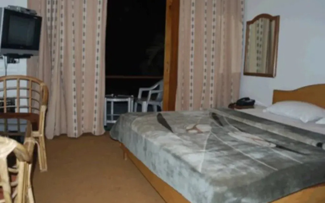 Dal Lake Resort