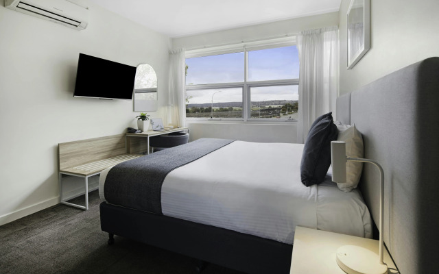 Quest Mawson Lakes
