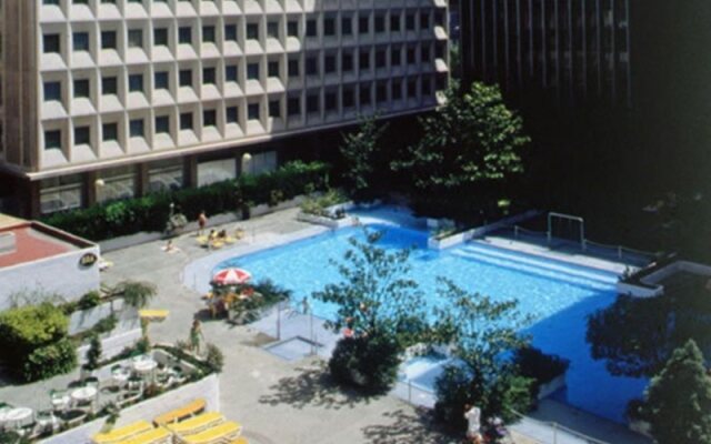 Отель Tryp Madrid Chamartin Испания, Мадрид - 1 отзыв об отеле, цены и фото номеров - забронировать отель Tryp Madrid Chamartin онлайн вид на фасад