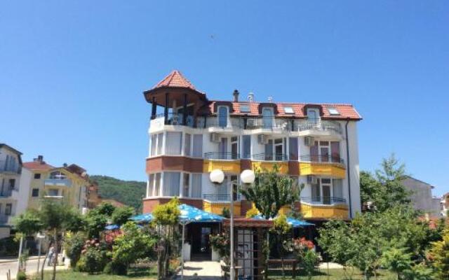 Отель Sunny Island Obzor Болгария, Аврен - отзывы, цены и фото номеров - забронировать отель Sunny Island Obzor онлайн вид на фасад