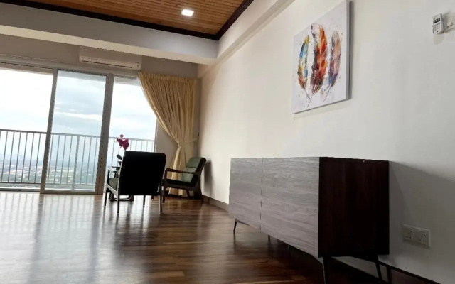 The Venus - Spacious Wooden TOP Floor Apartment