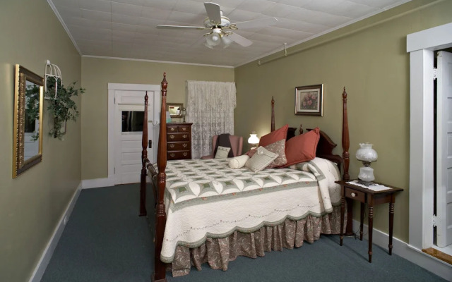 Fullerton Inn