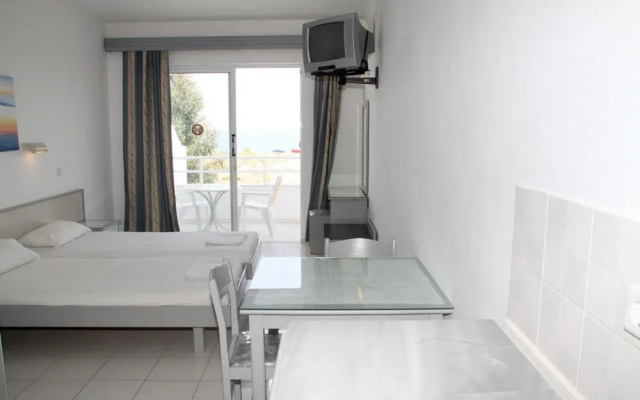 Lagonas Beach Hotel
