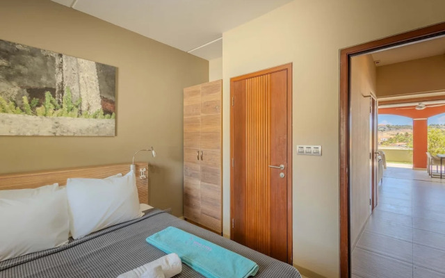 Spanish Water Apartments - Garden View