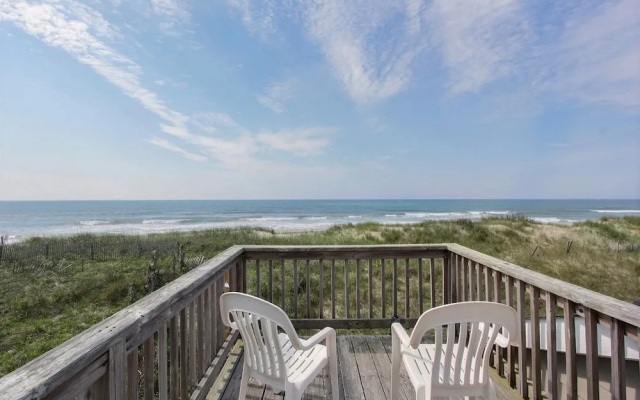 40 Hatteras Blew Studio Bedroom Condo by RedAwning