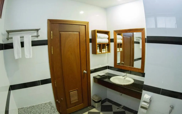 Kampong Thom Palace Hotel