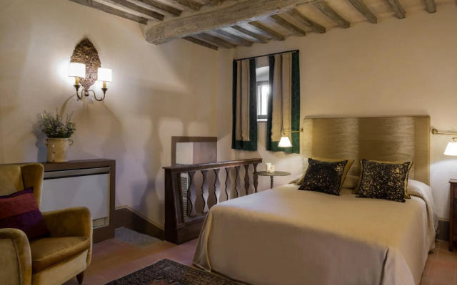 Sleeps: 12 (6 bedrooms, 6 bathrooms) 450 m2. Private garden and the pool (5x12 mts – 1,30mts depth),-VILLA LEOPOLDINA