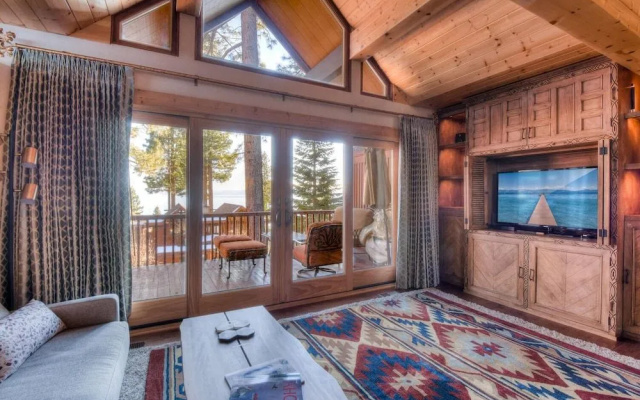 Crystal Shores Villa Lake Views & Hiking