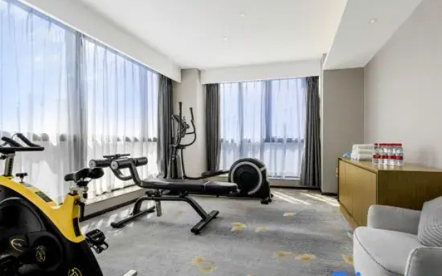 Desheng Huatian Holiday Hotel