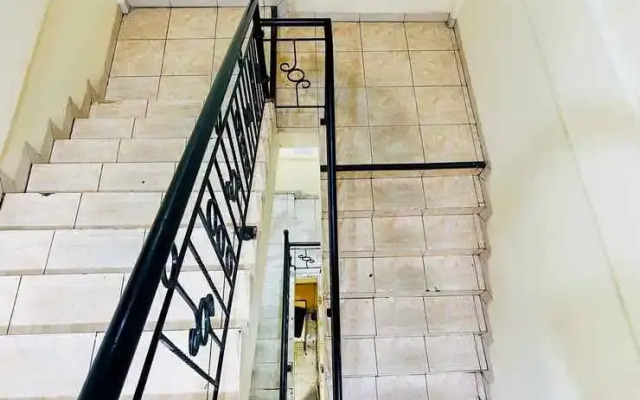 Taisir Residence Near Palmerah Mitra RedDoorz