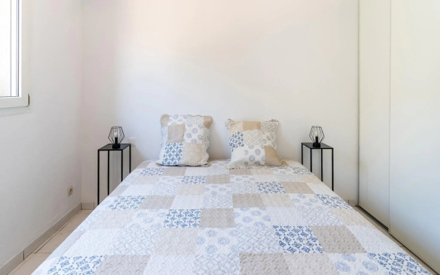 Minerve Holiday Home With Garden