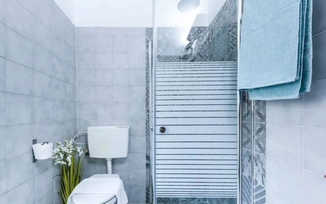 MAMAD - Apt with Balcony In the Heart of TLV