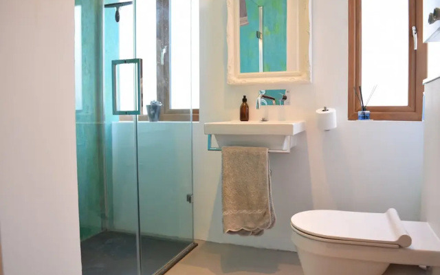 3 Bedroom Mews House in West London