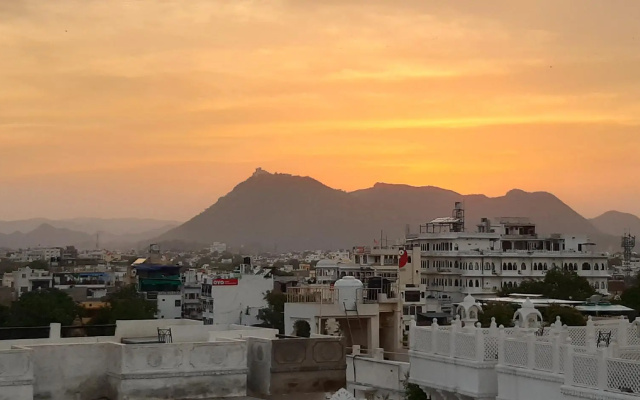 Hotel Ishwar Palace