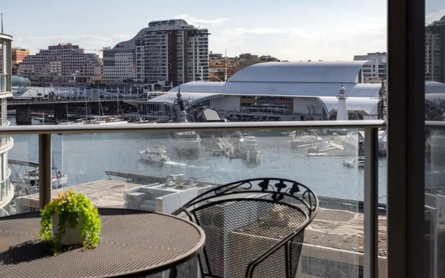 Modern Harbourside Apartment With A View