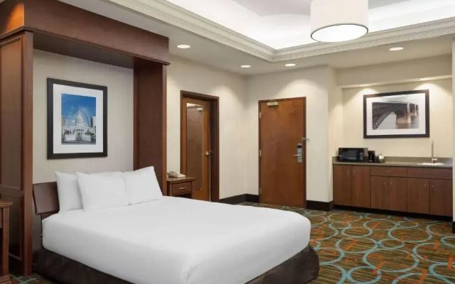 Wingate by Wyndham St. Louis Airport