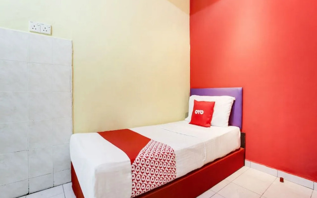OYO 89615 T Family Hotel