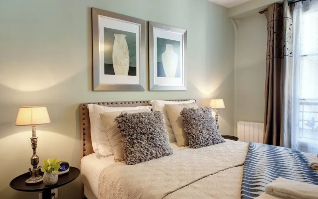 Paris Sevigne Elegant residence