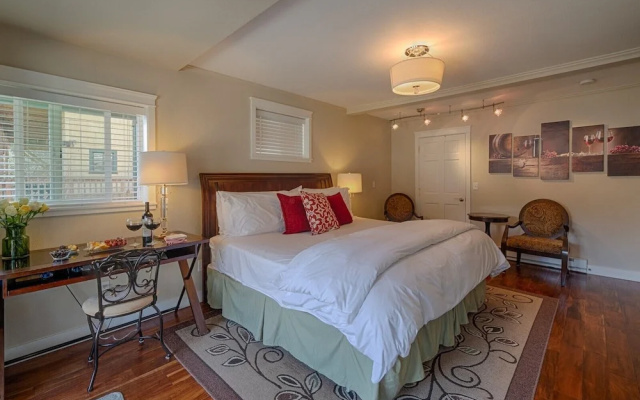 Beachside Villa Suites and Vacation Rentals