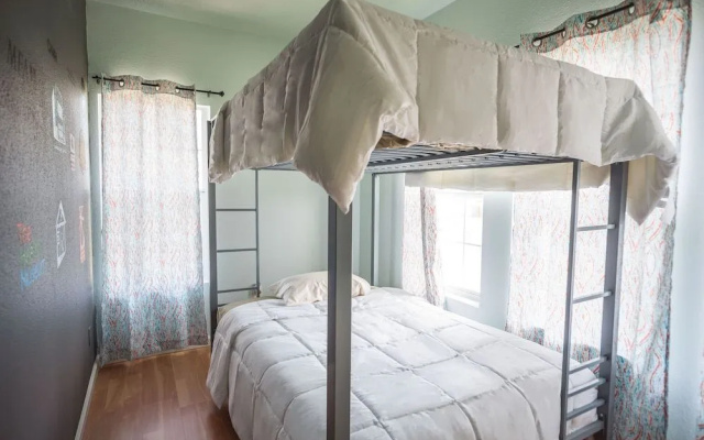 Wanderstay Houston Hostel