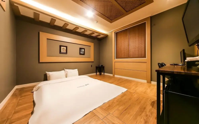 Changwon Paryongdong Soo