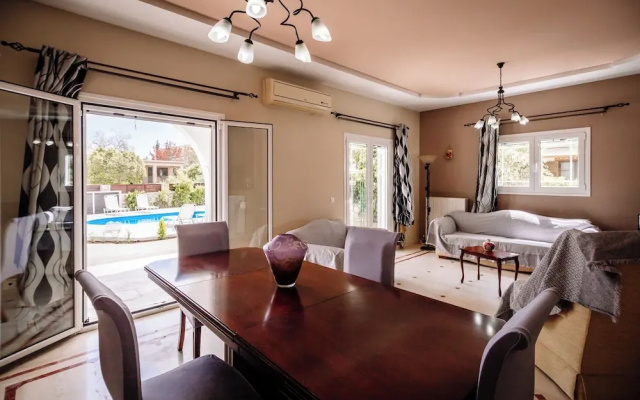Rahes Villa With Private Swimming Pool