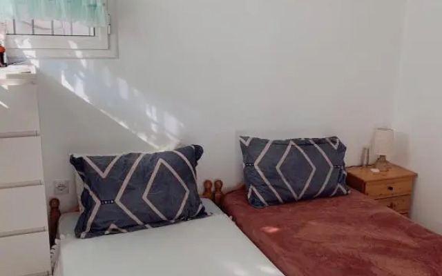 Nice homely 2-bedroom apartment close to the beach