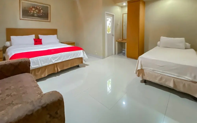 RedDoorz Near Taman Bunga Nusantara 2
