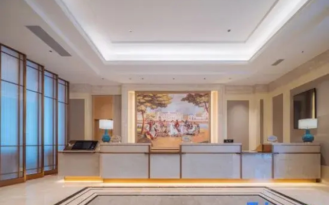 Vienna Hotel (Dali Erhai Railway Station Wanda Branch)