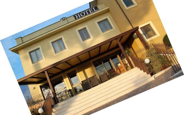 Отель GigaHotel Касино вид на фасад