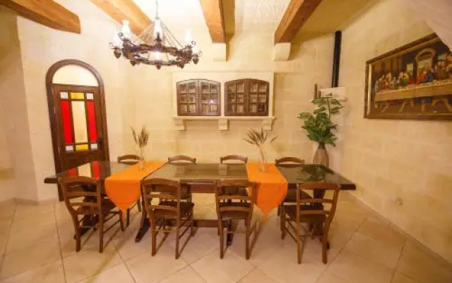 Ta Tumasa Farmhouse
