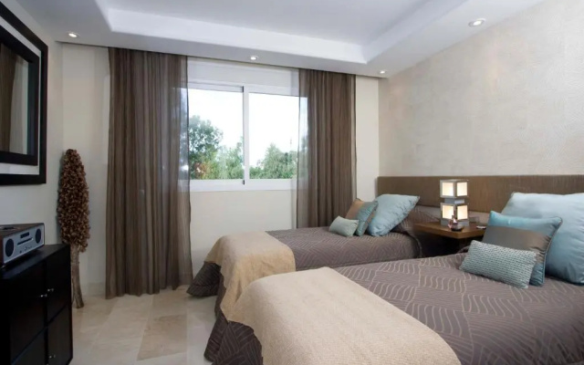 Heaven Beach Apartments, Apt 402